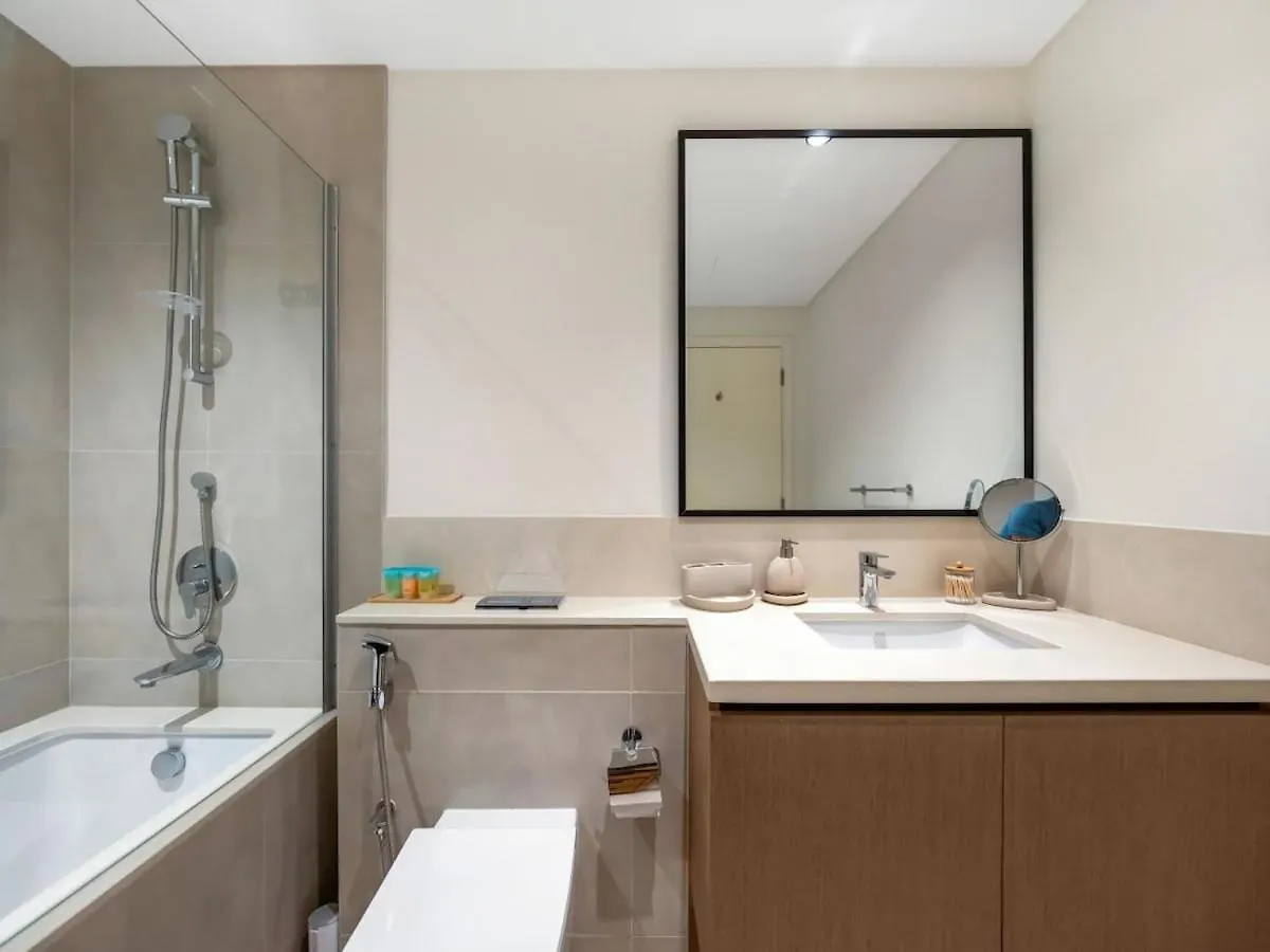 Modern High Rise 2Br Apartment With Burj Khalifa Views, Steps From Dubai Opera And Near Dubai Mall