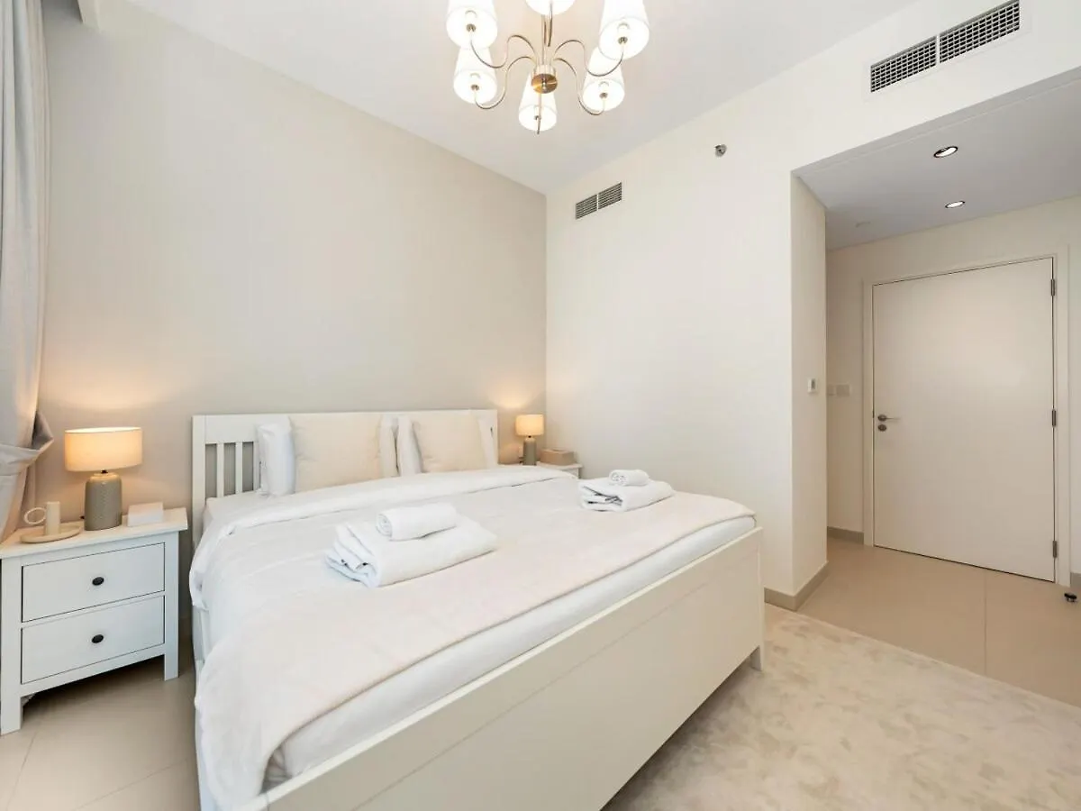 Modern High Rise 2Br Apartment With Burj Khalifa Views, Steps From Dubai Opera And Near Dubai Mall