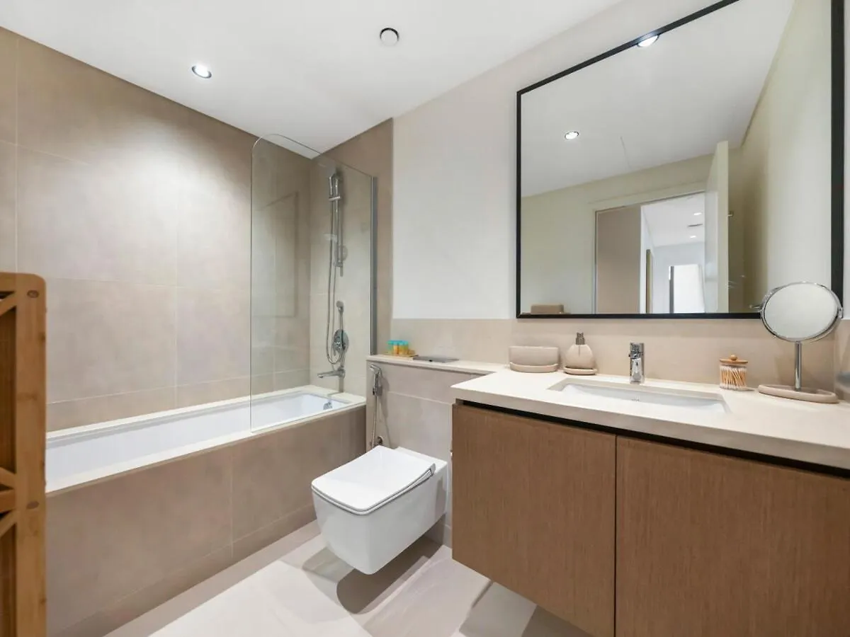 Modern High Rise 2Br Apartment With Burj Khalifa Views, Steps From Dubai Opera And Near Dubai Mall