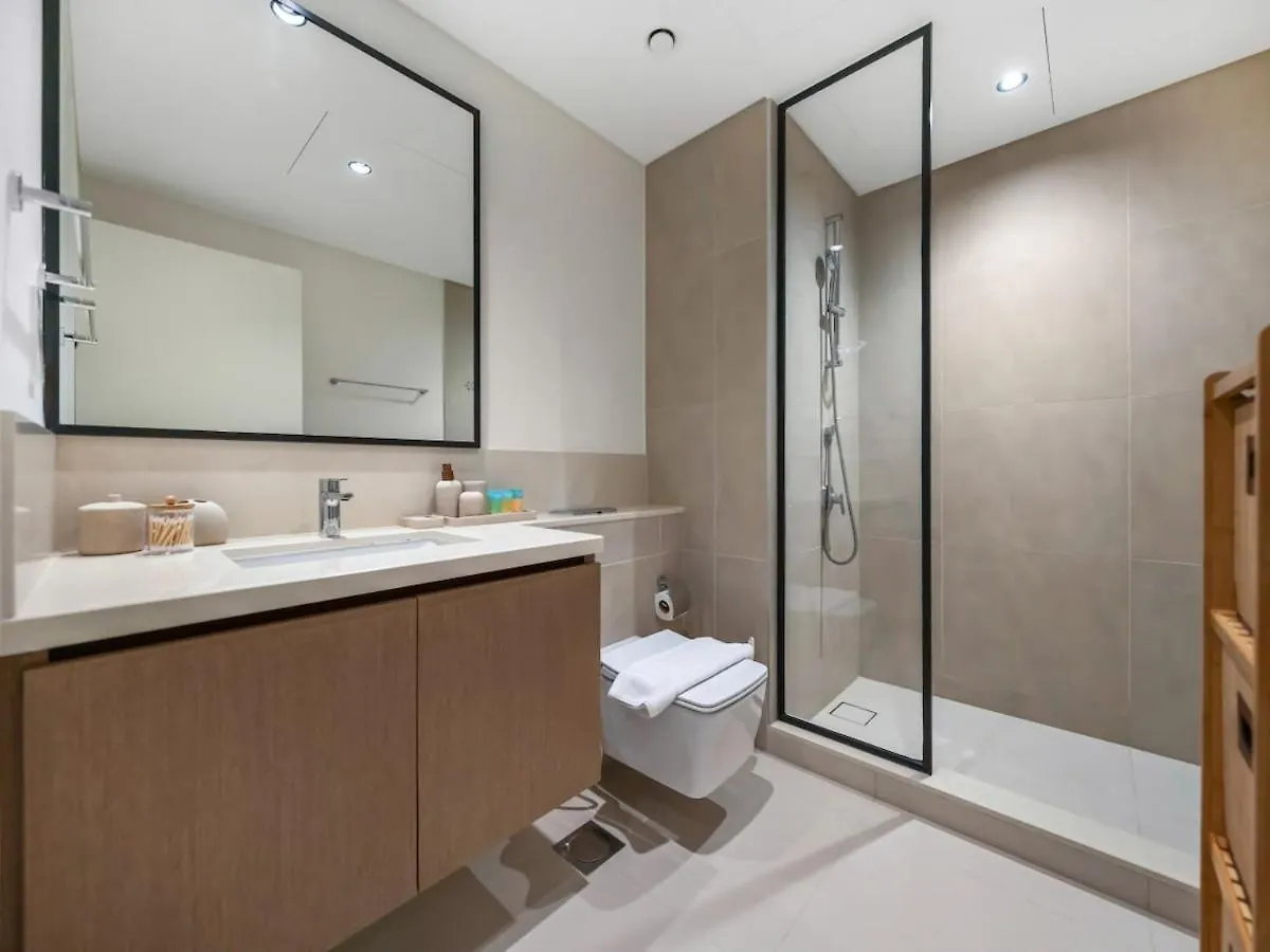 Modern High Rise 2Br Apartment With Burj Khalifa Views, Steps From Dubai Opera And Near Dubai Mall