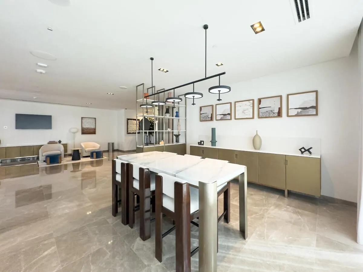 Modern High Rise 2Br Apartment With Burj Khalifa Views, Steps From Dubai Opera And Near Dubai Mall